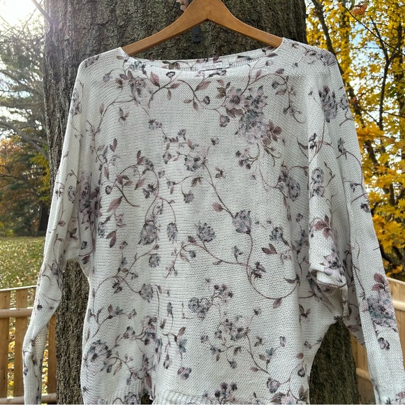 Anna Melani Floral Sweater - Picture 5 of 6